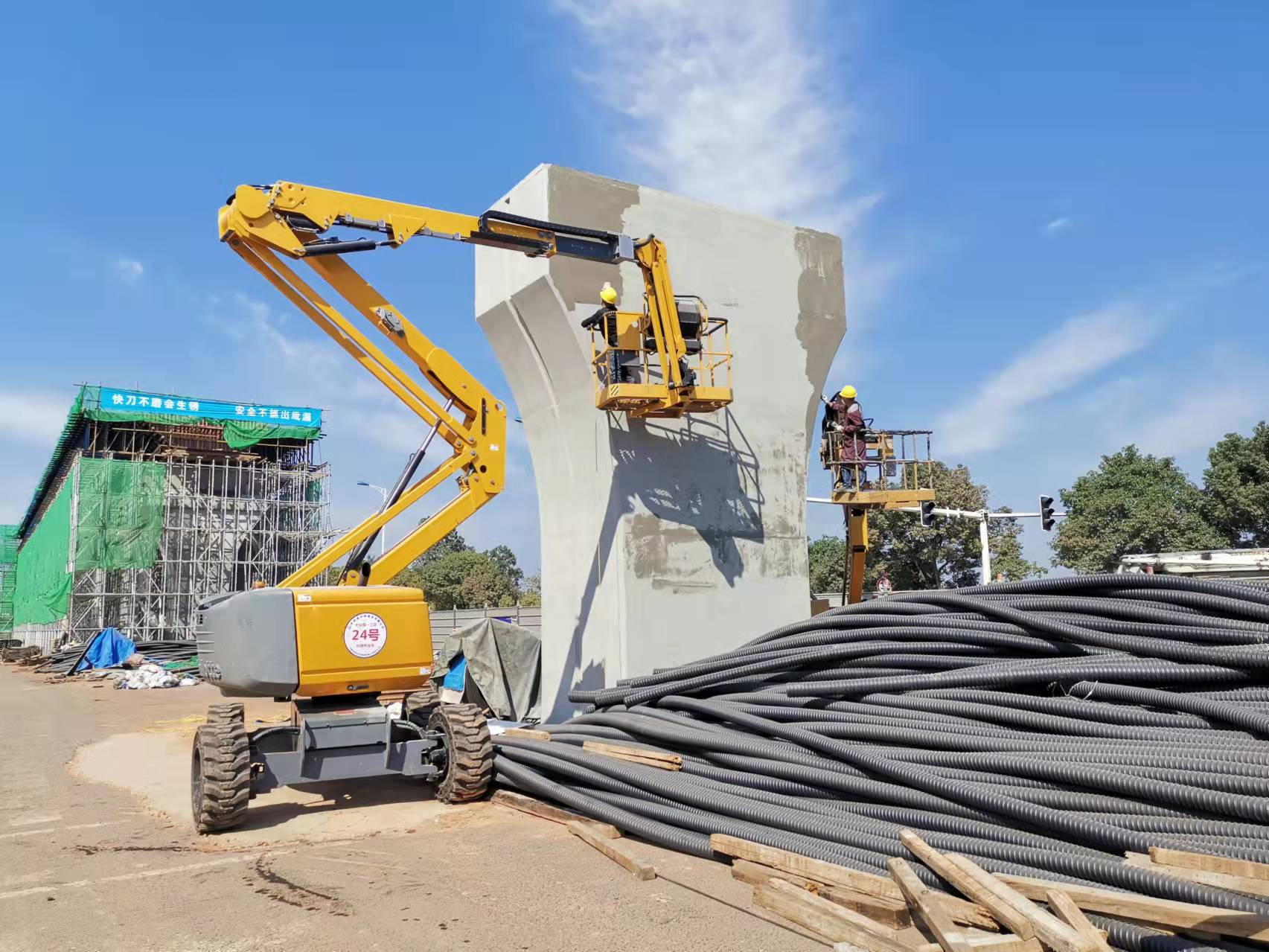 HAULOTTE HA16RTJ 曲臂式高空作业平台应用